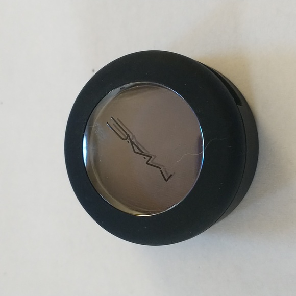 MAC It's Vintage Powder Kiss Soft Matte Eyeshadow - Picture 3 of 7
